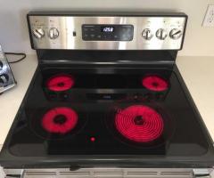 GE Range with Self-Cleaning Convection Oven in Stainless Steel