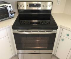 GE Range with Self-Cleaning Convection Oven in Stainless Steel